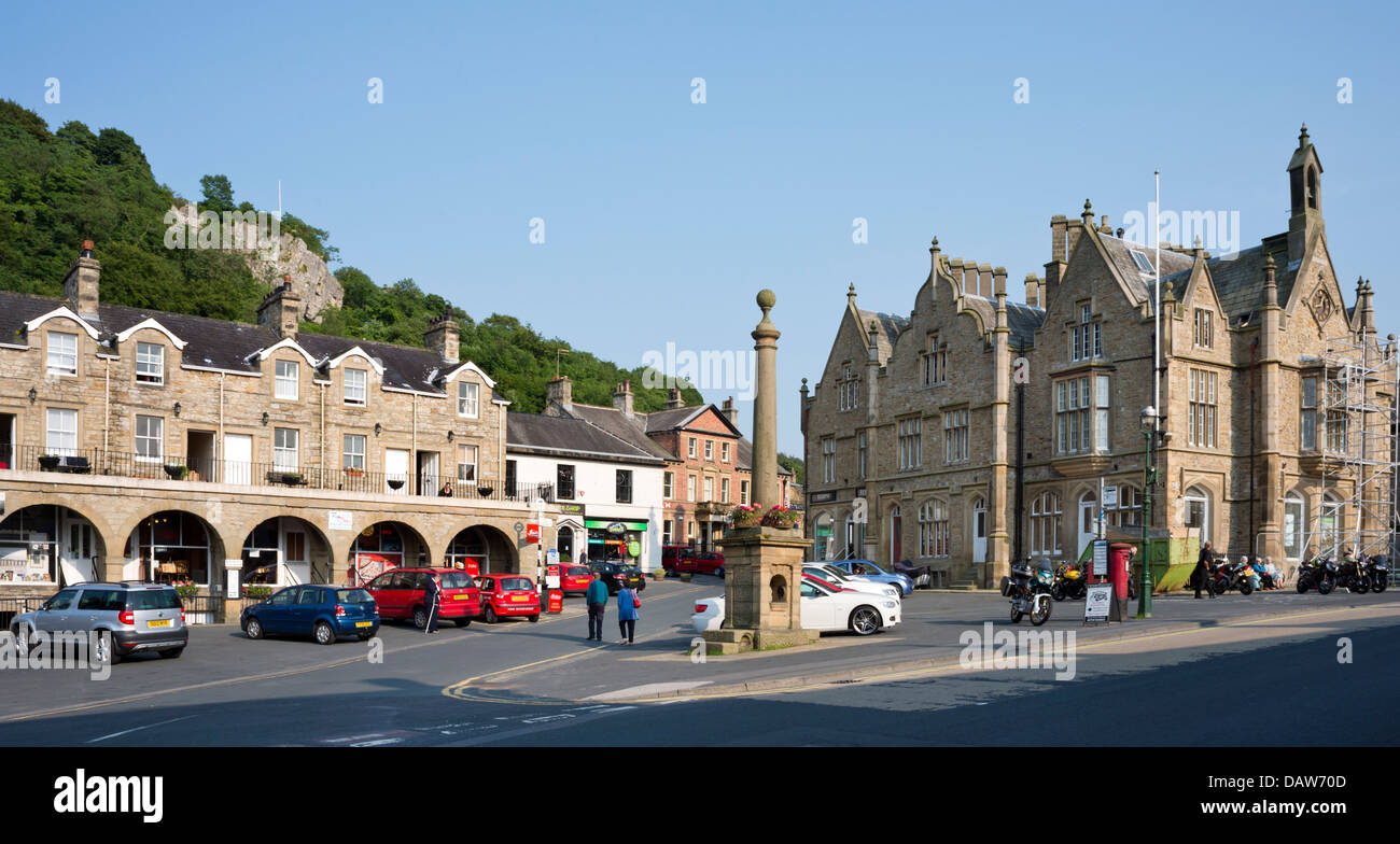 Market Place in the centre of the country town of Settle, North Yorkshire, UK. Castleberg Rock overlooks the town to the rear. Stock Photo