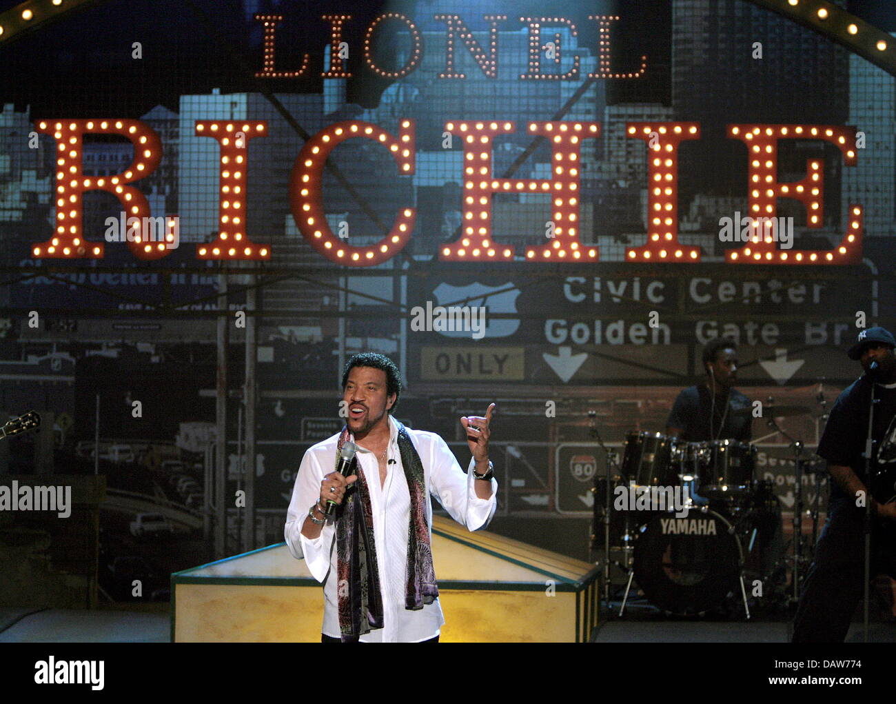 Singer Lionel Richie performs at the ZDF tvshow 'Wetten, dass..?' at