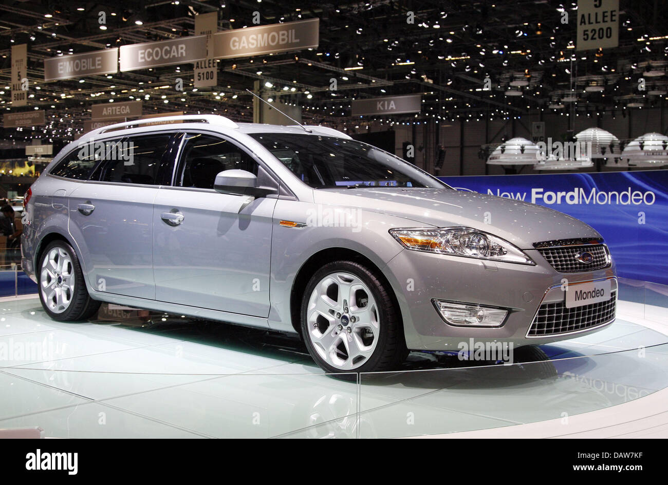 The new Ford Mondeo is presented at the Geneva Motor Show in Geneva,  Switzerland, Tuesday, 06 March 2007. The trade show running from 8 to 18  March presents the latest developments of