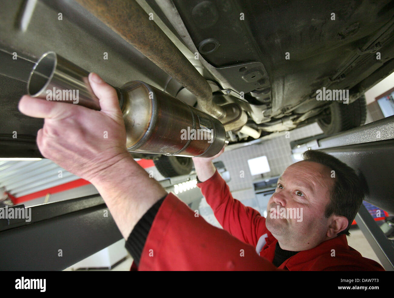 Motor vehicle master KarlHeinz Loibl fits in a TwinTec particle