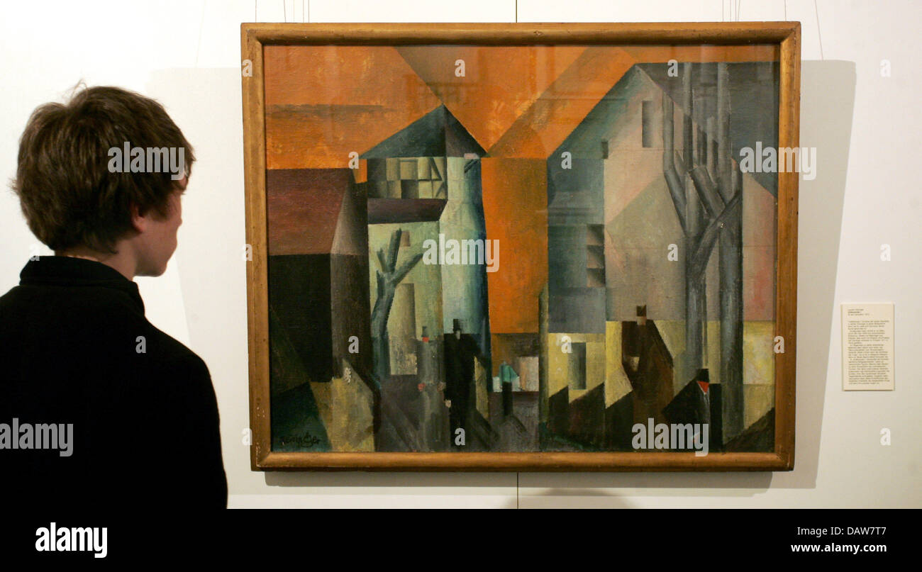 A visitor looks at the oil painting 'Vollersroda' by German-American artist Lyonel Feininger at the Lyonel Feininger Gallery in Quedlinburg, Germany, Monday, 5 March 2007. The painting is from 1912. The current exhibition running until June 2007 features works by the artist from 1898 to 1918. Photo: Jens Wolf Stock Photo