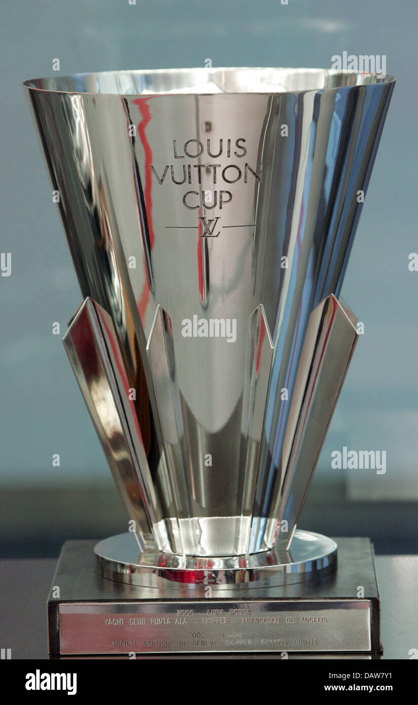 louis vuitton cup trophy