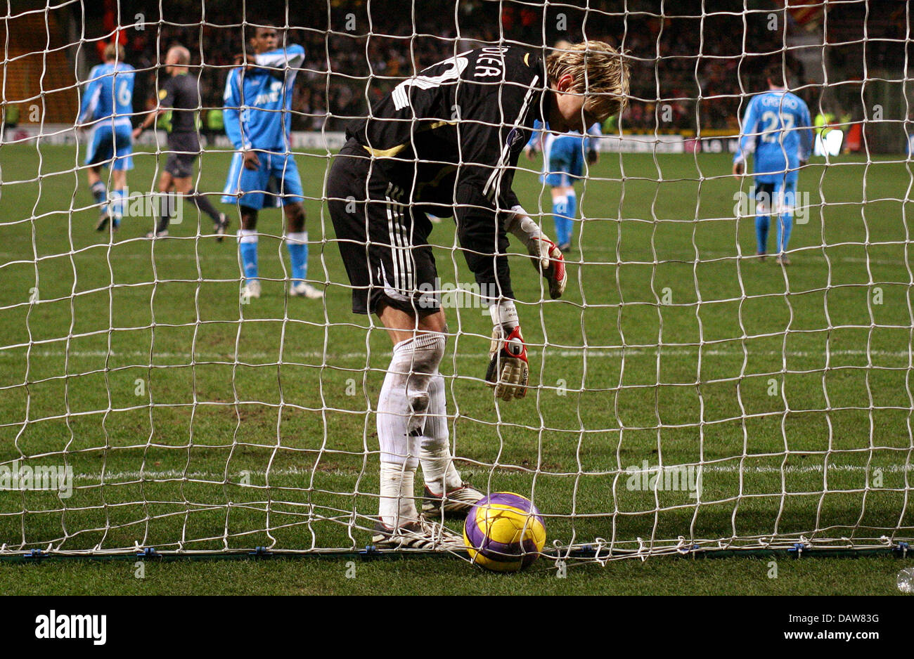Leverkusen's goalkeeper Rene Adler reaches for the ball disappointedly after Lens' successful penalty shot during the UEFA Cup match RC Lens vs Bayer 04 Leverkusen at Félix-Bollaert Stadium in Lens, France, Thursday 08 March 2007. Leverkusen lost to Lens by 1-2. Photo: Felix Heyder Stock Photo
