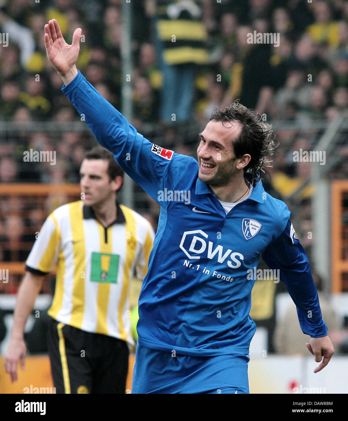 Theofanis Gekas (R) of Bochum cheers scoring the 1-0 during the Bundesliga match VfL Bochum v BVB Borussia Dortmund at the Ruhr stadium of Bochum, Germany, Saturday, 10 March 2007. Bochum defeats Dortmund 2-0. Photo: Achim Scheidemann (ATTENTION: BLOCKING PERIOD! The DFL permits the further utilisation of the pictures in IPTV, mobile services and other new technologies no earlier t Stock Photo