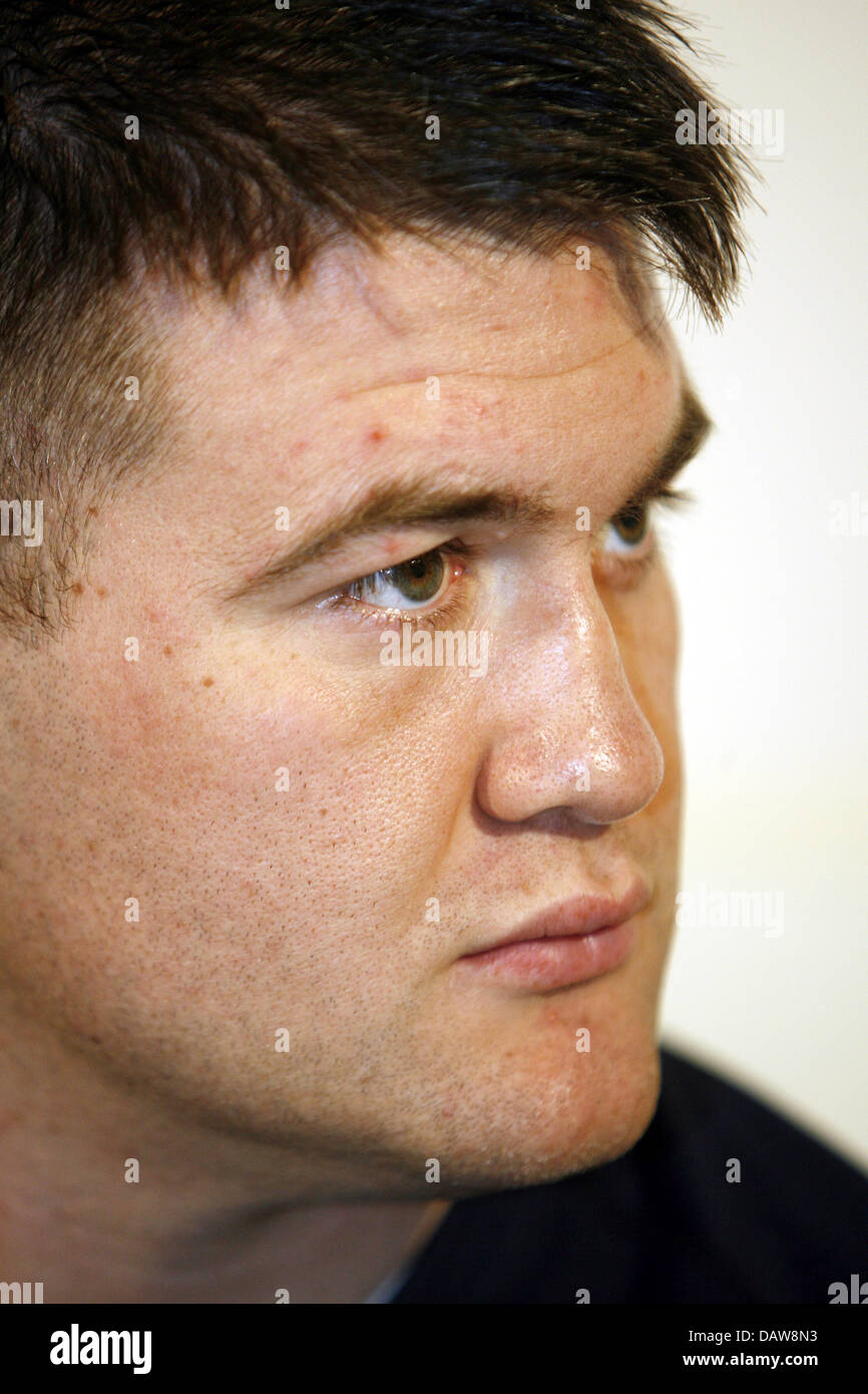 US-American boxer Brian Minto is pictured during a press conference in Stuttgart, Germany, Monday, 12 March 2007. Minto fight German boxer Luan Krasniqi for the World Boxing Organization's (WBO) Interncontinental heavyweight title at the Hanns-Martin-Schleyer hall in Stuttgart coming Sunday, 17 March 2007. Photo: Marijan Murat Stock Photo