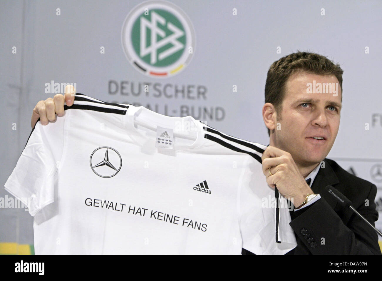 Manager of the German national team Oliver Bierhoff presents a jersey reading 'Violence has no fans' at a press conference of the German Football Association (DFB) in Hanover, Germany, Friday, 16 March 2007. The German side and the coaching staff will present themselves wearing those jerseys before the matches. Loew announced the team for the EURO 2008 qualifier vs Czech Republic o Stock Photo
