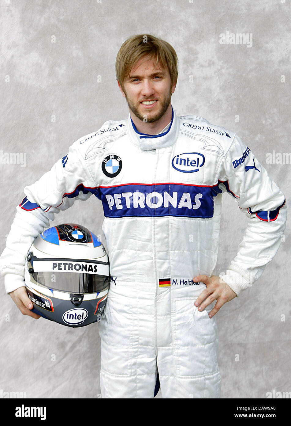 German Formula One pilot Nick Heidfeld of BMW Sauber F1 poses for the photographers during the official photo session to the Australian Grand Prix at the Albert Park race track in Melbourne, Australia, Thursday 15 March 2007. The first Grand Prix of the 2007 Formula 1 season will take place in Melbourne on Sunday 18 March. Photo: BERND THISSEN Stock Photo