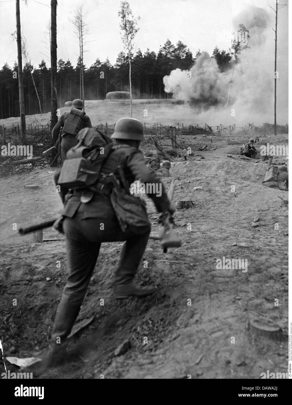 Nazism / National Socialism, military, Wehrmacht, army, training, military engineers, German assault pioneers during a field exercise, attack on bunkers, 15.8.1940, attacking soldiers, Additional-Rights-Clearences-Not Available Stock Photo