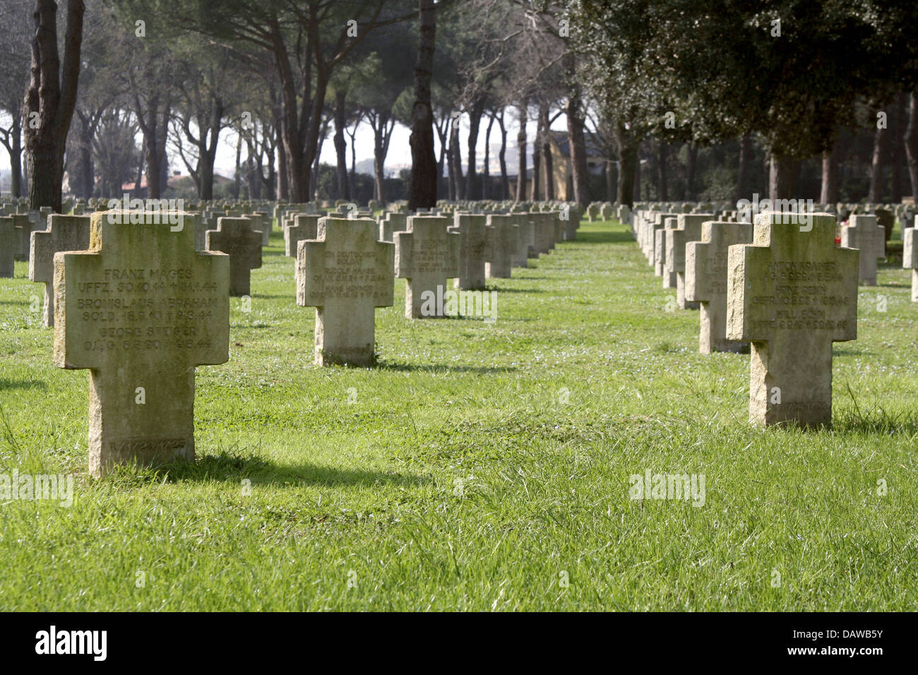 The photo shows grave stones at the military cemetary for German soldiers killed in WWII in Pomezia, Italy, 17 March 2007. 27.423 German soldiers killed in World War II are buried here. Photo: Lars Halbauer Stock Photo