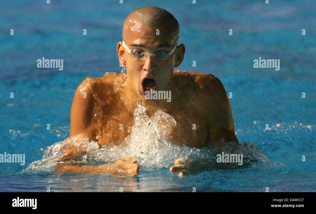 Hungarian swimmer Laszlo Cseh pictured in action during the men's 200m Individual Medley at the 12th FINA swimming World Championships in Melbourne, Australia, Wednesday 28 March 2007. Photo: Gero Breloer Stock Photo