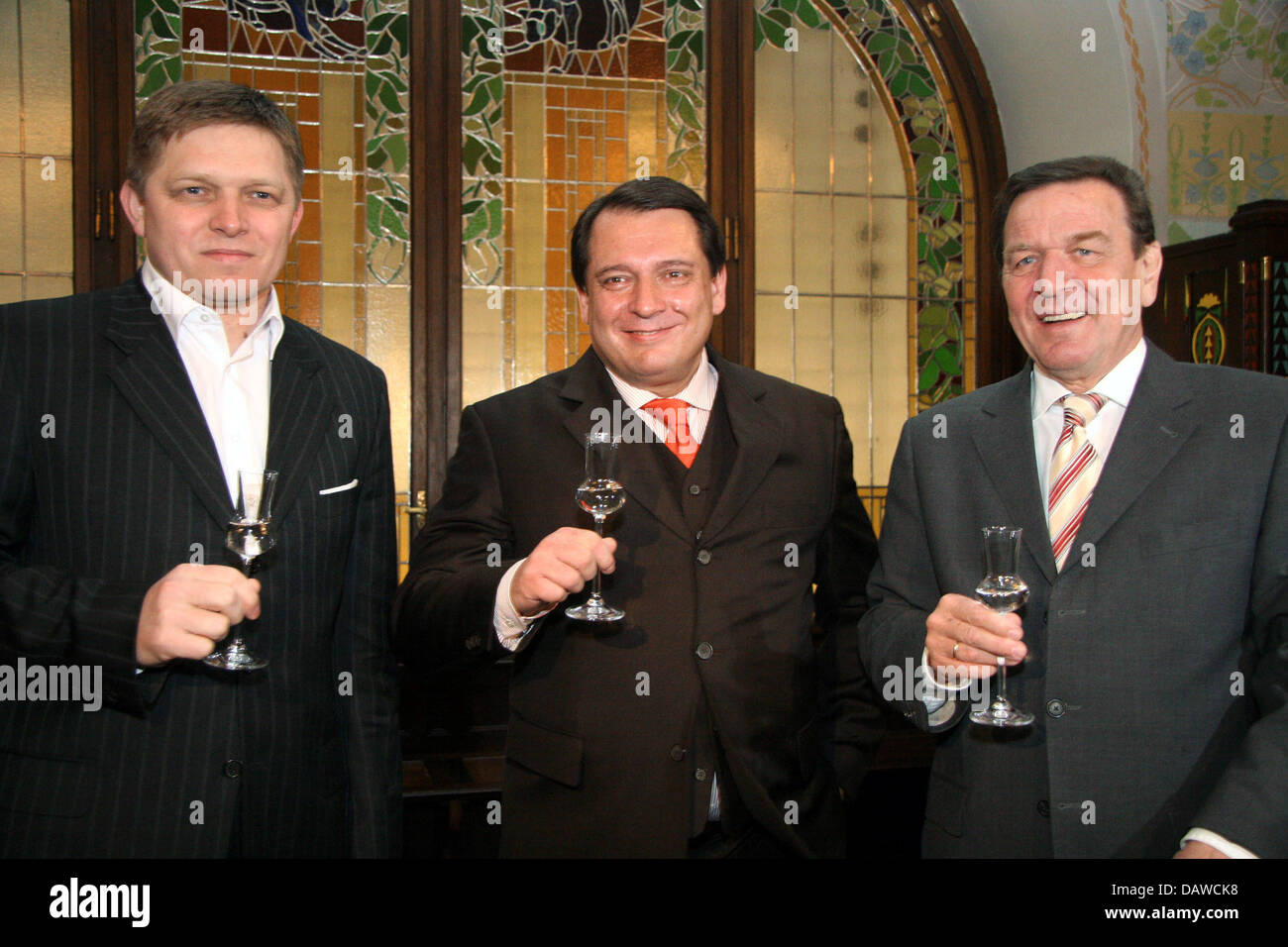 Slovakia's Premier Robert Fico, Czech opposition leader Jiri Paroubek and former German chancellor Gerhard Schroeder (L-R) pose at Obecni Dum, Prague, Czech Republic, 23 January 2007. During a talk at a restaurant in the historic Old Town the three Social Democrats discussed, among other things, the future structuring of Europe. Brief mention was also of current negotiations betwee Stock Photo