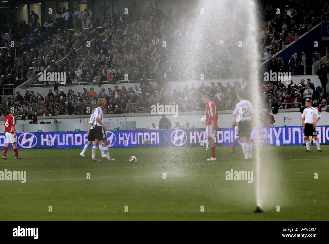 The lawn irrigation goes on during the test cap Germany v Denmark at the MSV Arena stadium of Duisburg, Germany, Wednesday 28 March 2007. Photo: Achim Scheidemann Stock Photo