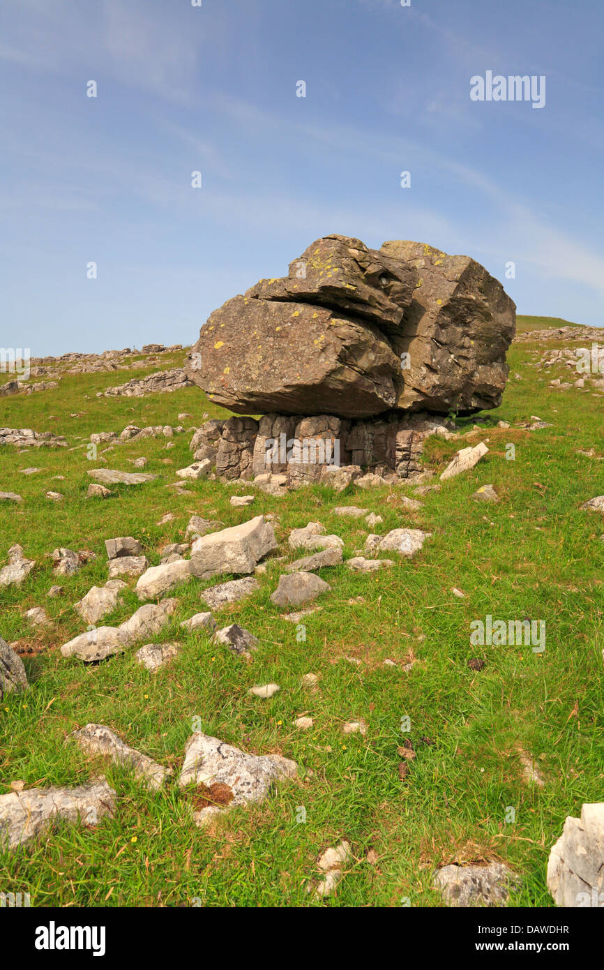 Norber erratics boulder, Austwick, North Yorkshire, Yorkshire Dales National Park, England, UK. Stock Photo