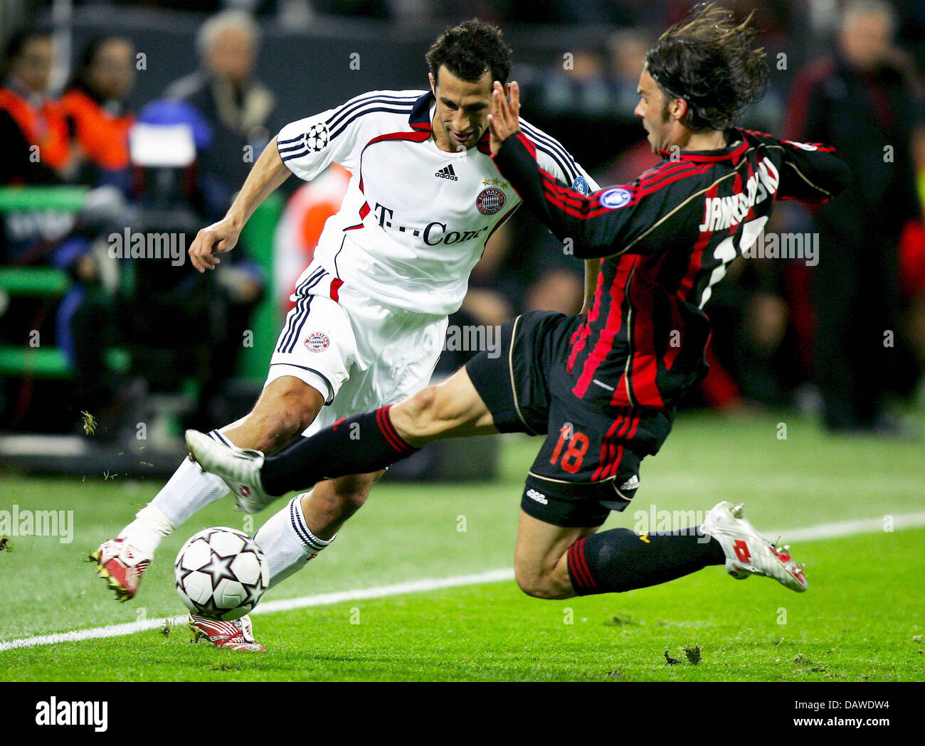 Bayern Munich's Hasan Salihamidzic (L) vies for the ball with  Milan's Marek Jankulovski  during the Champions League quarter-final Bayern Munich vs. Milan in Milan, Italy, Tuesday 03 April 2007. Photo: Matthias Schrader Stock Photo