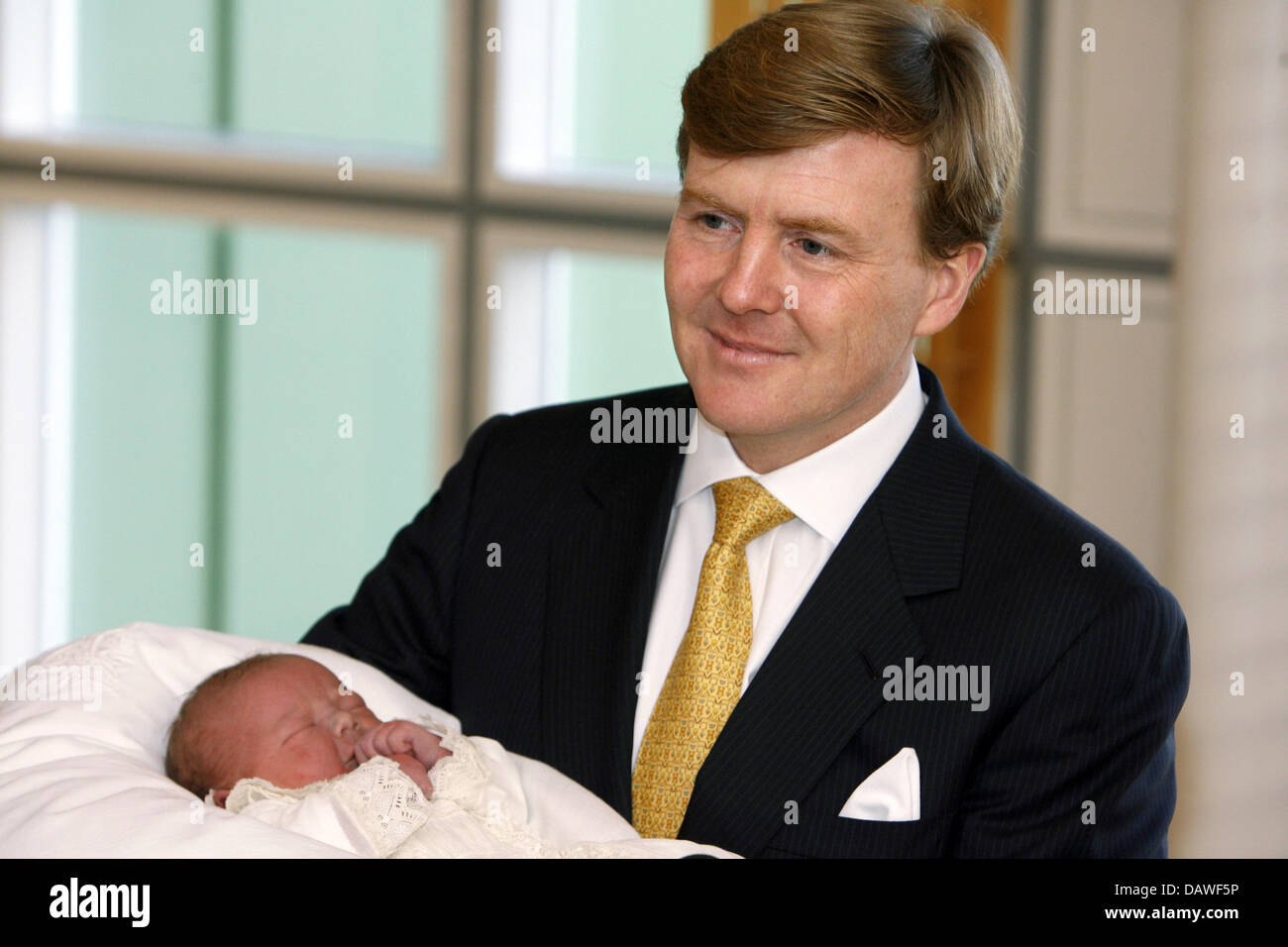 dutch-prince-willem-alexander-presents-his-third-daughter-as-yet-unnamed-DAWF5P.jpg