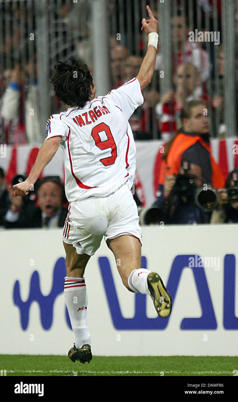 AC Milan's Filippo Inzaghi celebrates his 0-2 goal against FC Bayern Munich during the UEFA Champions League quarter-final at the Allianz Arena stadium in Munich, Germany, Wednesday, 11 April 2007. Milan scored twice in four minutes to defeat Munich 0-2 and book a semi-final with Manchester United. Photo: Peter Kneffel Stock Photo