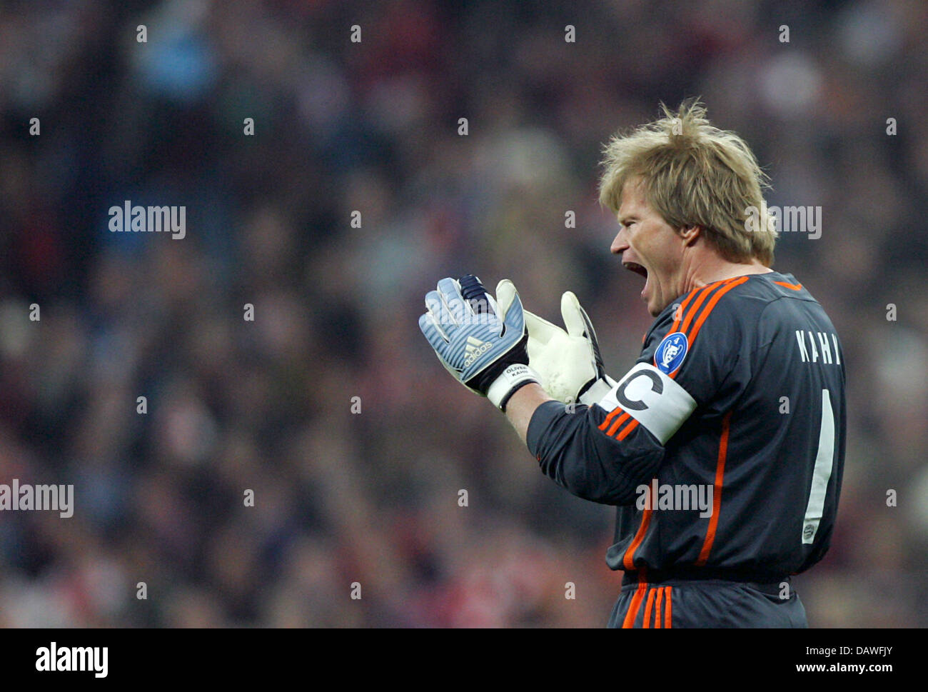 Munichs goalkeeper oliver kahn shouts hi-res stock photography and images -  Alamy