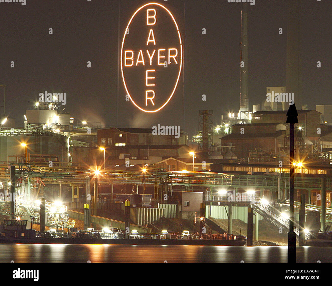 The lights of the Bayer main plant reflect in the river Rhine in Leverkusen, Germany, Sunday, 9 April 2007. Chemicals giant Bayer AG counts among the world's leading producers of pharmaceuticals and employs several thousand persons in Leverkusen. Photo: Boris Roessler Stock Photo