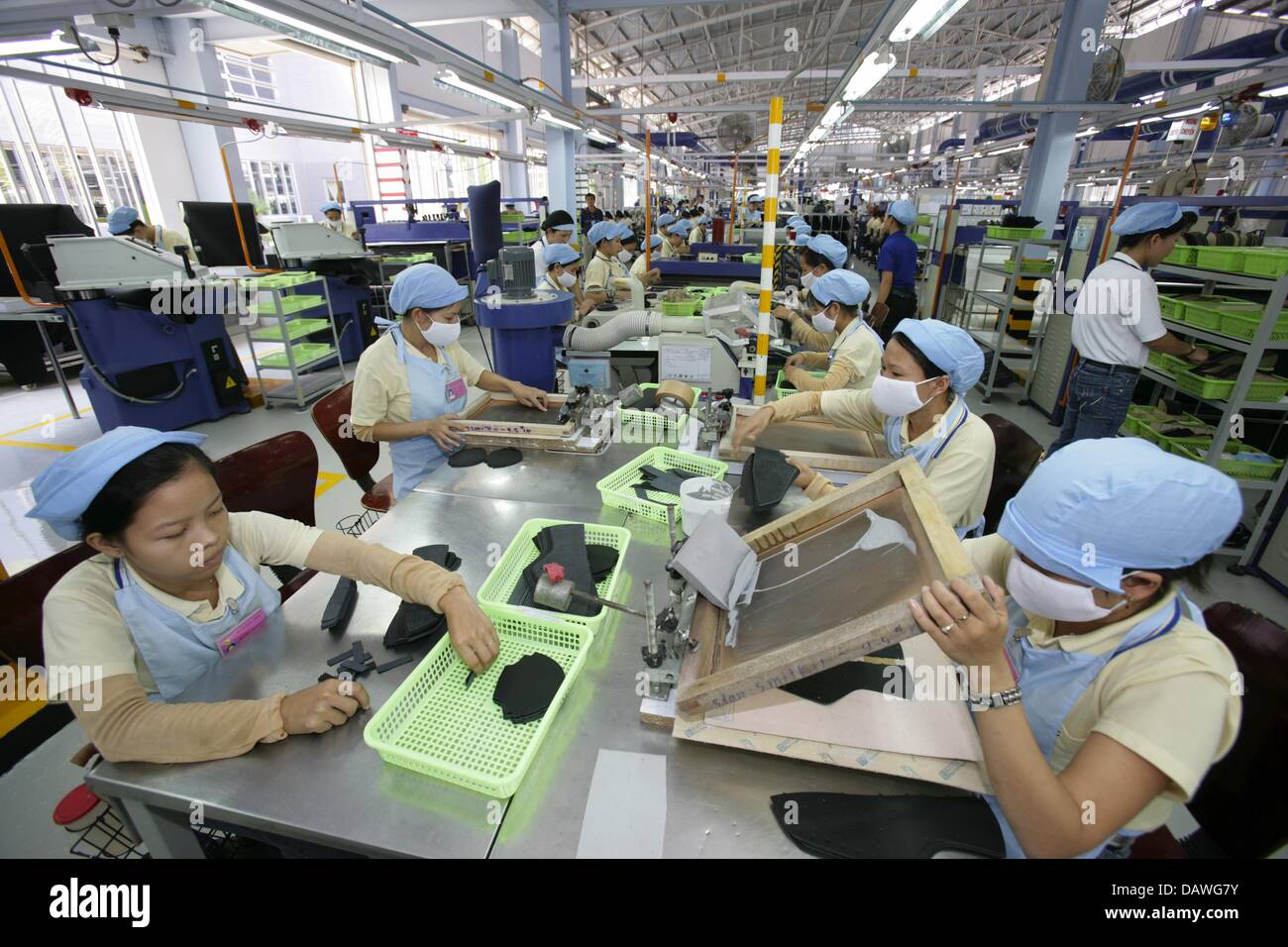 Female workers produce trainers at an Adidas plant in Ho Chi Minh  City,Vietnam, 29 March 007. Photo: Peter Kneffel Stock Photo - Alamy
