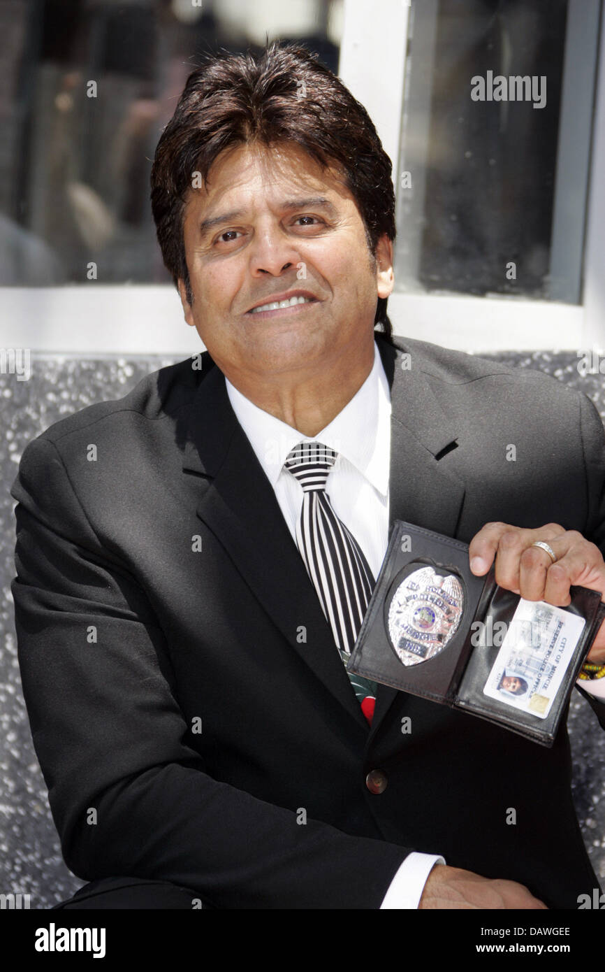 'CHiPs'-TV-star Erik Estrada poses during the ceremony honouring him with a star on the Hollywood Walk of Fame in Los Angeles, CA, United States, Thursday 19 April 2007. Photo: Hubert Boesl Stock Photo