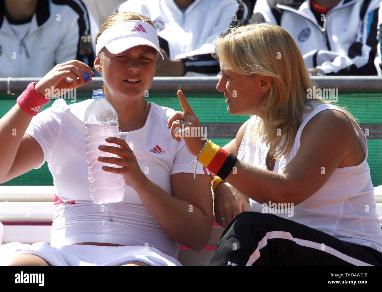 German tennis pro Anna-Lena Groenefeld (L) is coached by her Team Captain Barbara Rittner during the FedCup 1st Round match German v Croatia in Fuerth, Germany, 21 April 2007. Photo: Danuiel Karmann Stock Photo