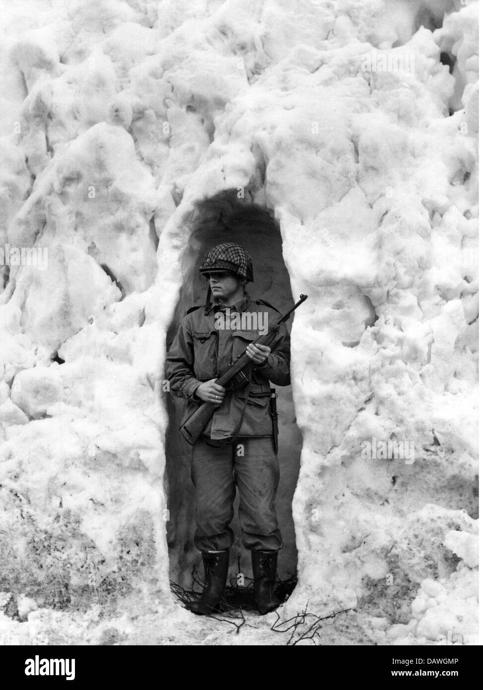 military, Norway, Army, sentry with sentry hole in the snow, Northern Norway, 13.6.1968, Additional-Rights-Clearences-Not Available Stock Photo