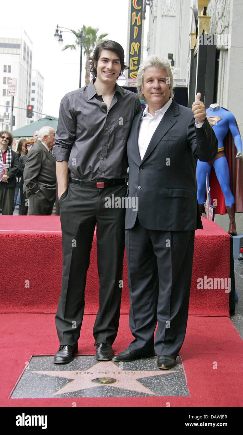 US actor Brandon Routh (L) and US producer Jon Peters (R) pose during a ceremony honouring Peters with a Star on the Hollywood Walk of Fame, in Los Angeles, United States, 01 May 2007. Photo: Hubert Boesl Stock Photo