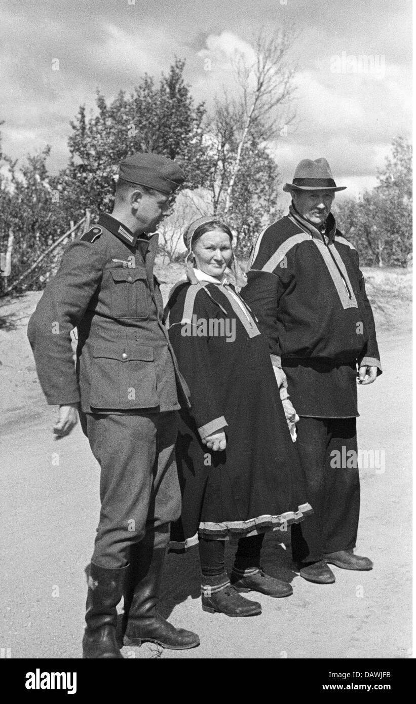events, Second World War / WWII, Norway, German occupation, Wehrmacht soldier with a local married couple, Lapland, circa 1942, Additional-Rights-Clearences-Not Available Stock Photo