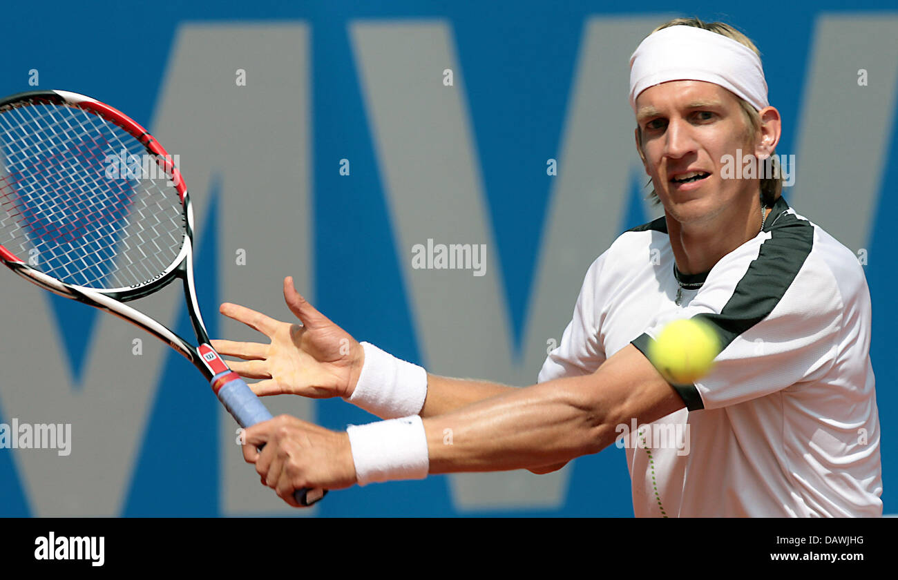 Finnish tennis professional Jarkko Nieminen hits a backhand in his match  against German Philipp Kohlschreiber at the BMW Open, the 92nd  International Tennis Championships of Bavaria, in Munich, Germany, 3 May  2007.