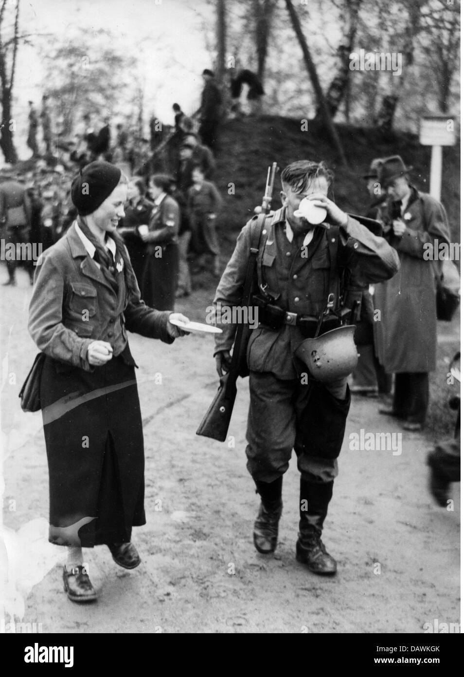 Nazism / National Socialism, military, Wehrmacht, army, League of German Maidens girl handing a thirsty soldier something to drink, during a military competition, 1930s, Additional-Rights-Clearences-Not Available Stock Photo
