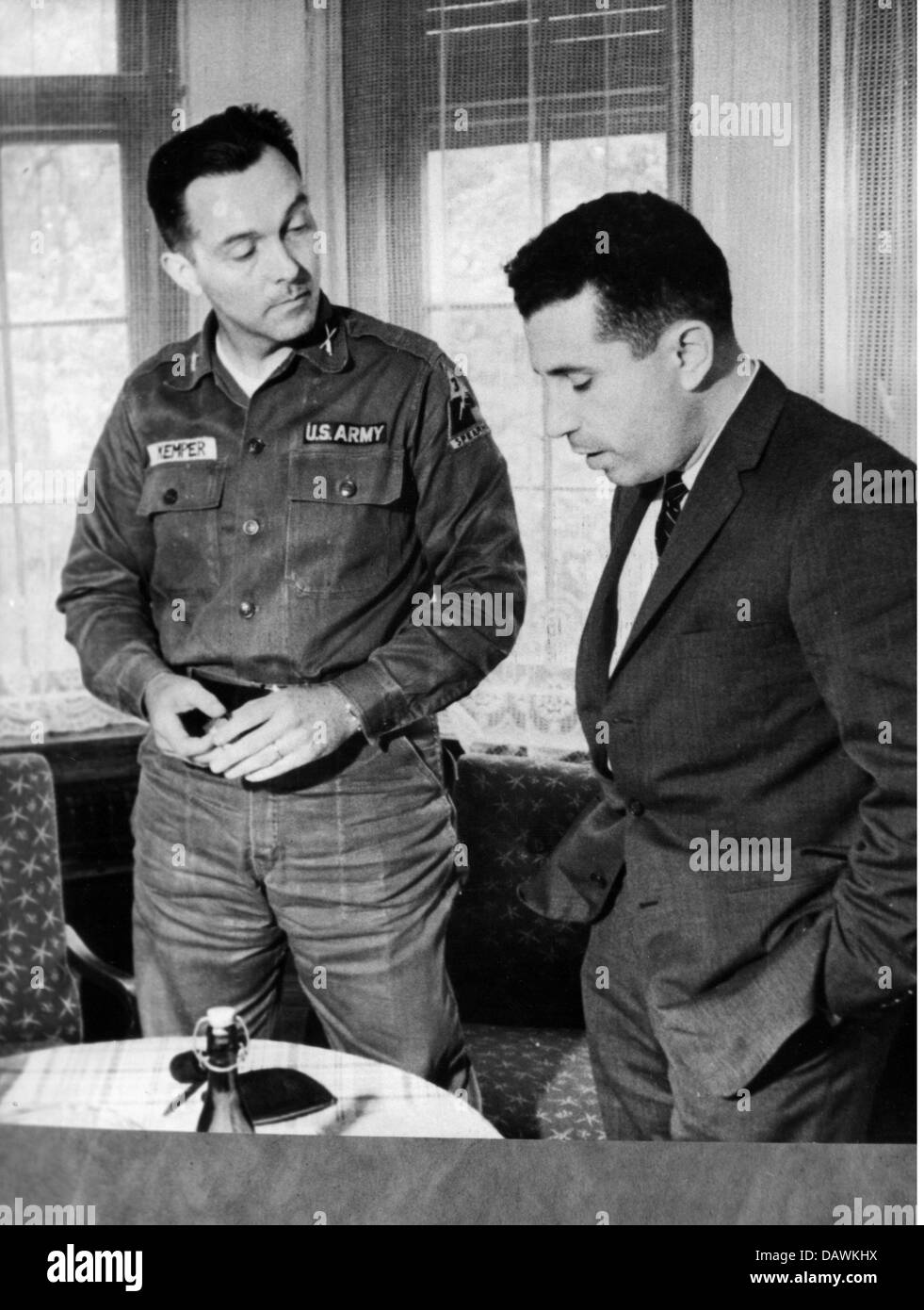 Captured american soldiers hi-res stock photography and images - Alamy