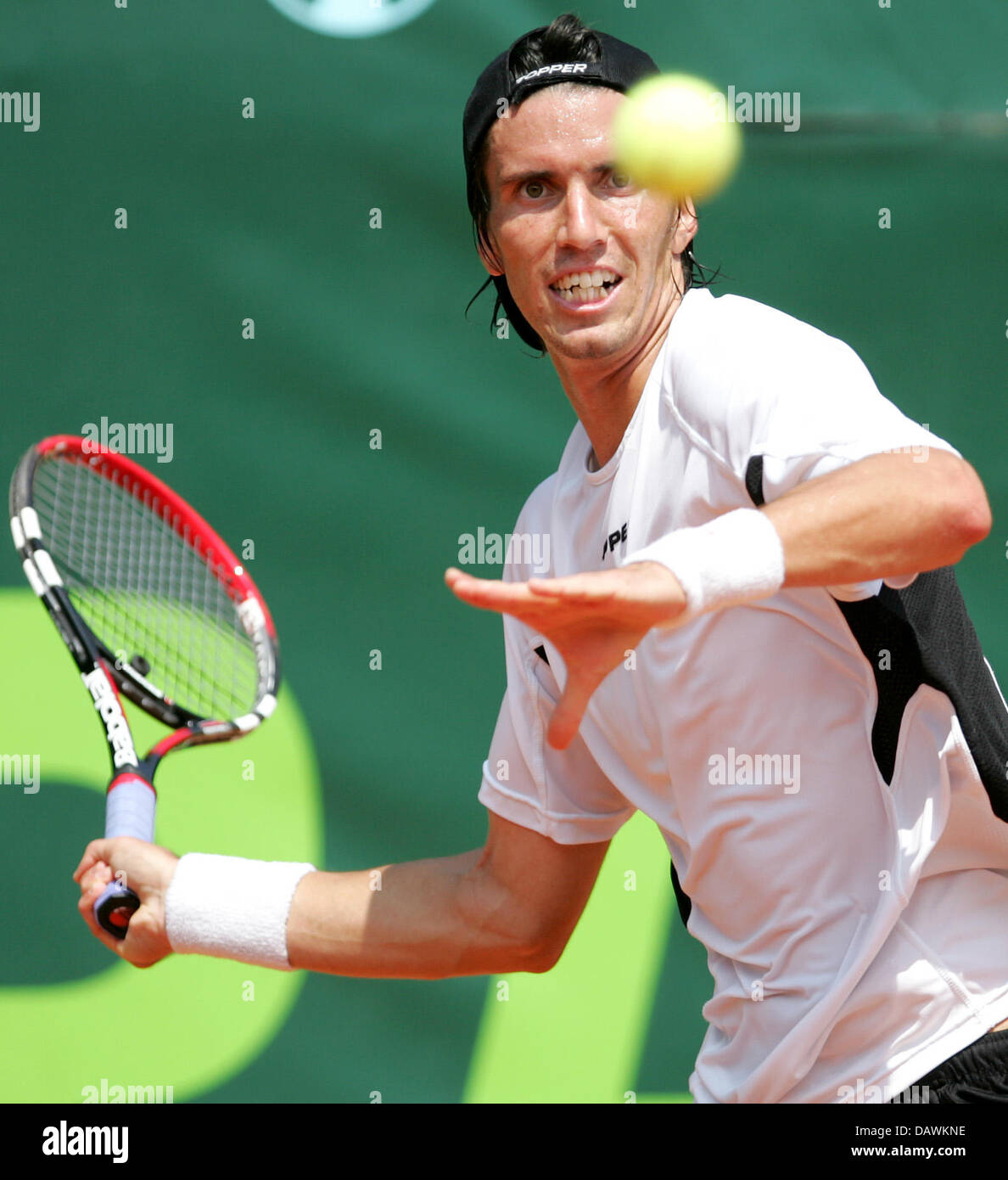 Argentinian tennis professional Juan Ignacio Chela hits a forehand in his match against Swedish Robin Soderling during the World Team Cup at the Rochusclub in Duesseldorf, Germany, 20 May 2007. The World Team Cup takes place for the 30th time and is endowed with 1,5 million euros. Photo: Rolf Vennenbernd Stock Photo