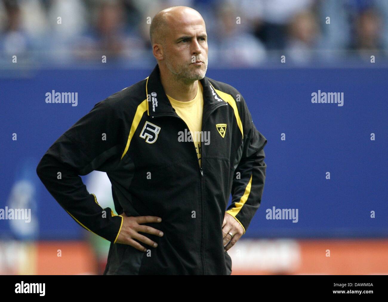 Aachen head coach Michael Frontzeck looks concerned during the Bundesliga match SV Hamburg v Alemannia Aachen at the the AOL Arena stadium of Hamburg, Germany, 19 May 2007. Photo: Maurizio Gambarini Stock Photo