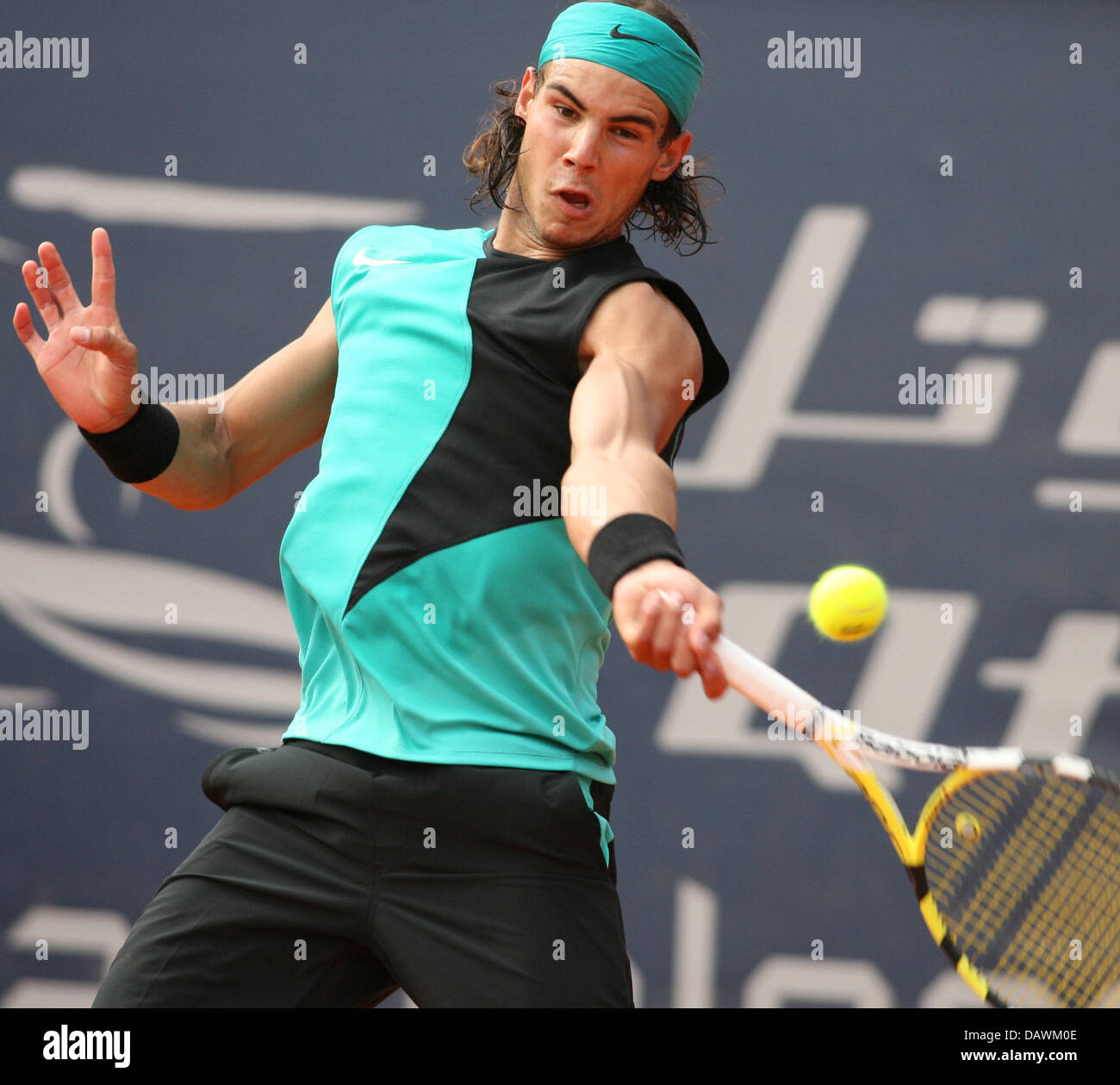 Spanish tennis pro Rafael Nadal hits a forehand during his semi-finals  match against Lleyton Hewitt at the ATP Tennis Masters Rothernbaum in  Hamburg, Germany, 19 May 2007. Nadale defeats Hewitt 2-6, 6-3,
