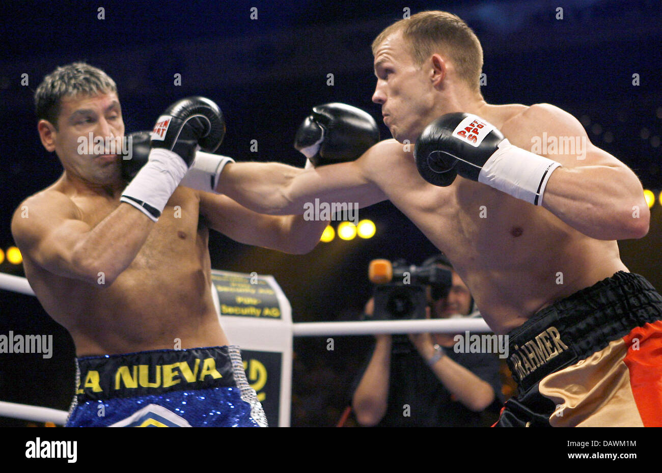 German Boxing Pro Juergen Braehmer R And Argentine Hector Javier Stock Photo Alamy https www alamy com stock photo german boxing pro juergen braehmer r and argentine hector javier velazco 58342192 html