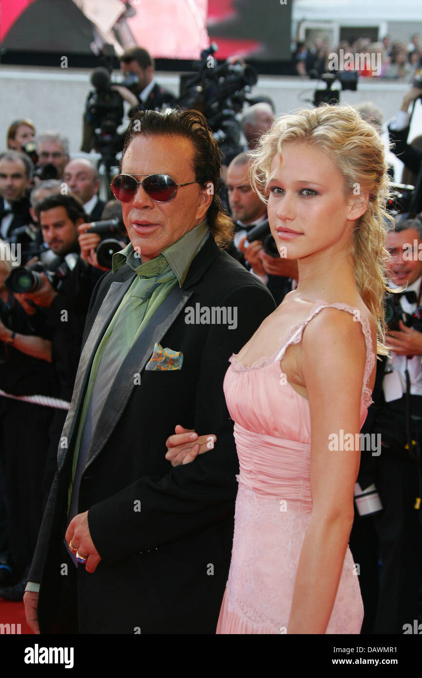 US actor Mickeyx Rourke arrives in company to the premiere of the film ...