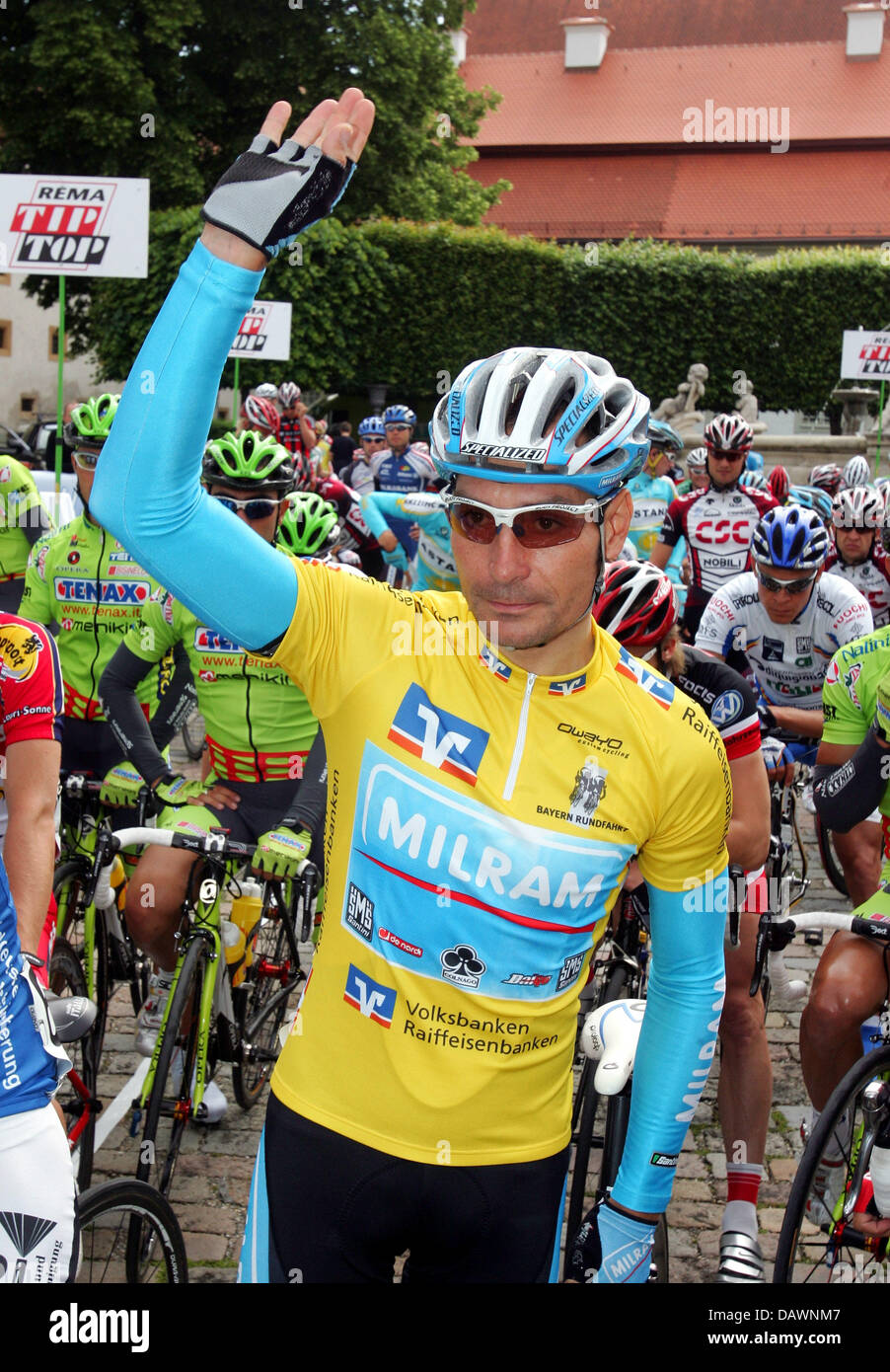 German cyclist Erik Zabel of Team Milram waves to his fans while wearing the yellow jersey, as overall leader of the race, during the third stage of the 'Bavaria-tour' (Bayern-Rundfahrt) in Eichstaett, Germany, 01 June 2007. The third stage ends in Kitzingen after 181.1 kilometres. Photo: Gero Breloer Stock Photo
