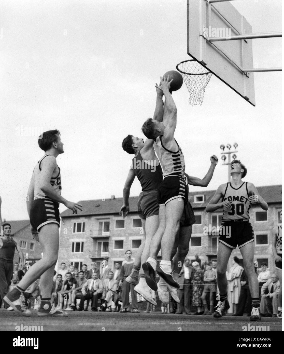 Basketball basket historical High Resolution Stock Photography and Images Alamy