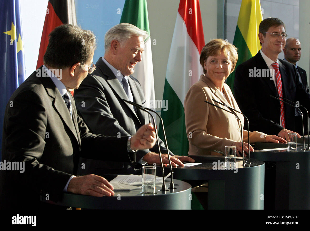 (L-R) Italian Prime Minister Romano Prodi, German Chancellor, Lithuanian President Valdas Adamkus, German Chancellor Angela Merkel and Hungarian Prime Minister Ferenc Gyurcsany pictured at a press conference in the Chancellery of Berlin, Germany, 11 June 2007. Until the EU Council Summit on 21 and 22 June Merkel will receive about all EU heads of states and governments in her role  Stock Photo