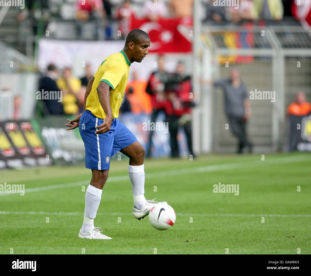 Brazilian international Maicon controls the ball during the friendly Brazil v Turkey at the Signal Iduna Park stadium of Dortmund, Germany, 05 June 2007. The match featured many substitutions and ended in a pleasing but goalless draw. Photo: Achim Scheidemann Stock Photo