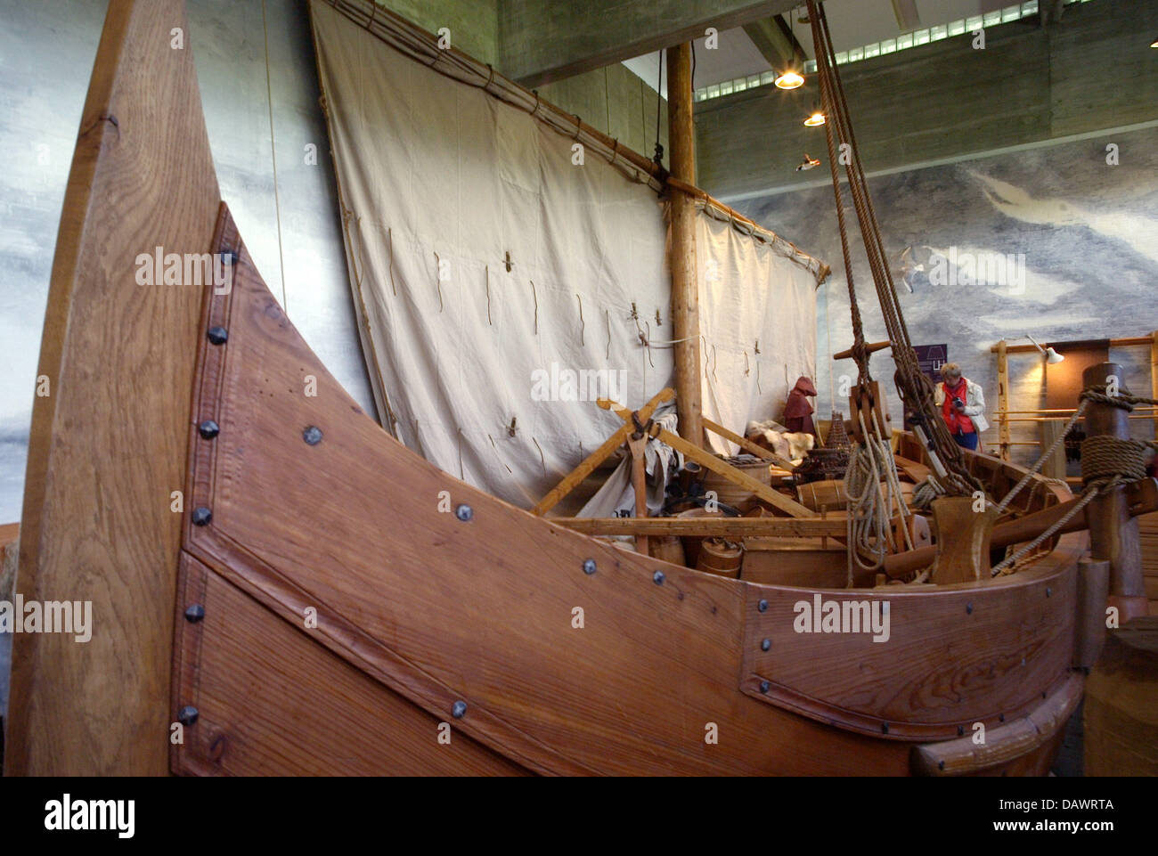 A reconstructed Viking ship of the 11th century, discoverd in the Roskilde fjord in 1962, is presented in the ship hall of the museum for Viking ships in Roskilde, Denmark, 22 May 2007. Shipbuilding and seafaring of the Vikings are presented in the museum that has its own wharf and an archaeological workshop and offers Viking ship boat trips in the summer. Photo: Maurizio Gambarini Stock Photo