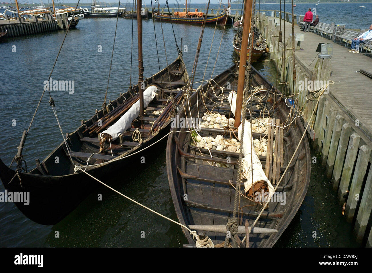 Reconstructed Viking ships lie in the harbour of the museum for Viking ships in Roskilde, Denmark, 22 May 2007. Shipbuilding and seafaring of the Vikings are presented in the museum that has its own wharf and an archaeological workshop and offers Viking ship boat trips in the summer. Photo: Maurizio Gambarini Stock Photo