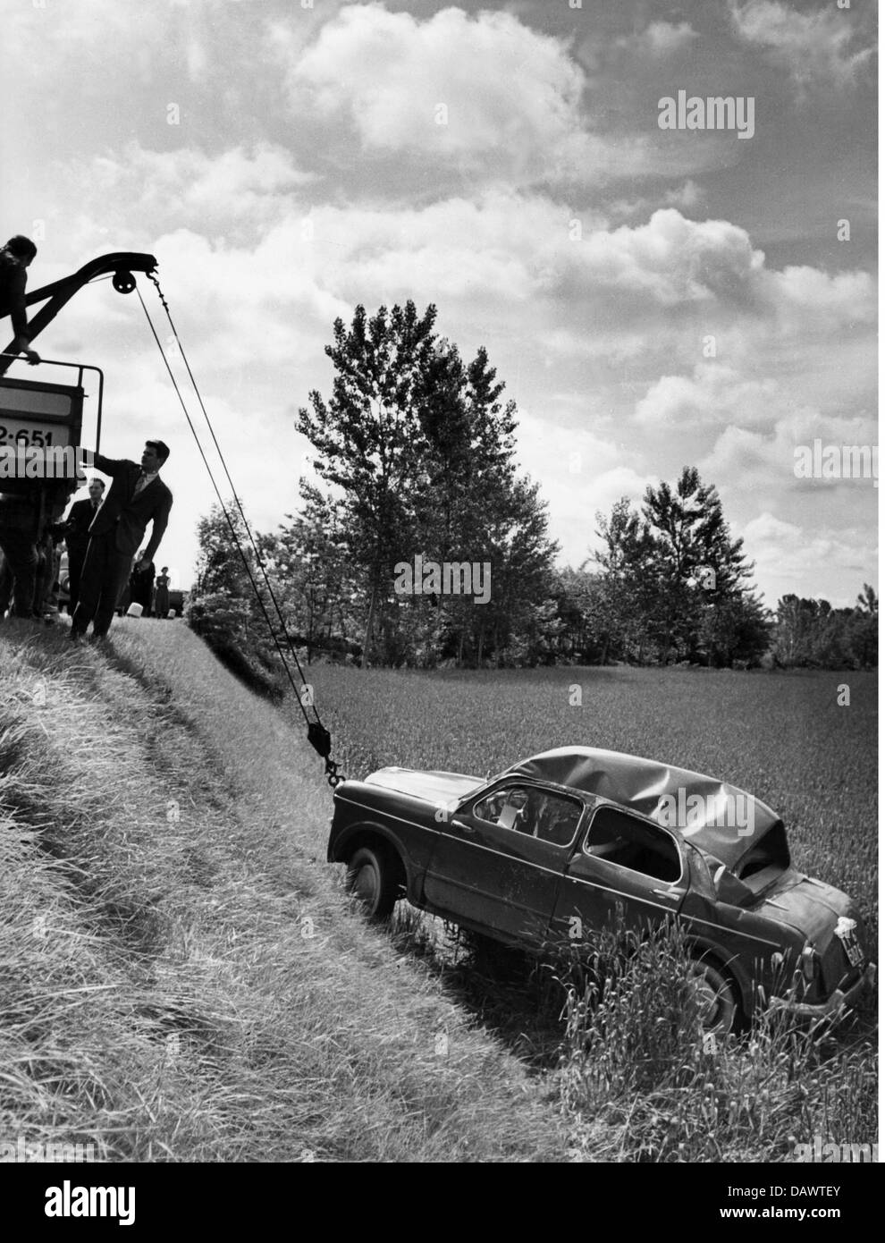 transport / transportation, cars, car crashes, accident, recovery of a car, circa 1960, Additional-Rights-Clearences-Not Available Stock Photo