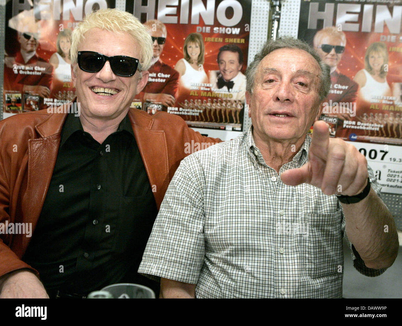 The singers Heino (L) and Al Martino announce their upcoming tour at a press conference in Cologne, Germany, 20 June 2007. They will play about 50 shows and 1 Euro of every sold ticket will go to the 'Herzenwuensche' foundation which fulfils wishes of terminally ill children. Photo: Joerg Carstensen Stock Photo