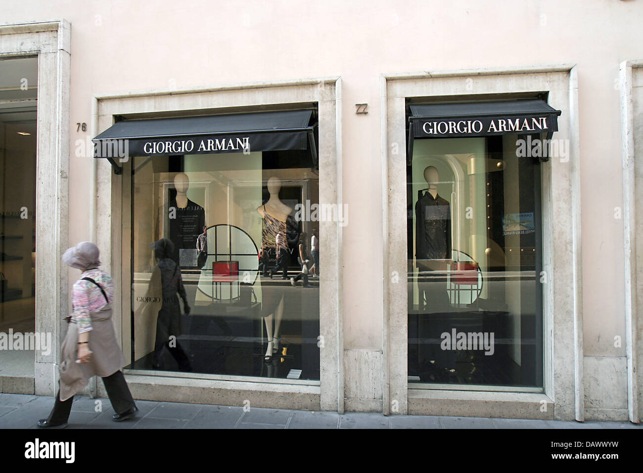 A Giorgio Armani shop is pictured in Rome, Italy, 17 April 2007. Photo:  Lars Halbauer Stock Photo - Alamy