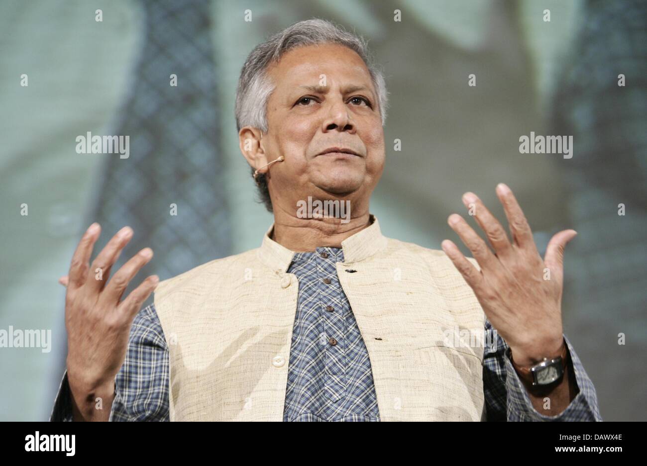 Muhammad Yunus, Nobel Peace Prize laureate and founder of the Grameen Bank Bangladesh, speaks at the 12th German Trend Day in Hamburg, Germany, 08 May 2007. Yunus is convinced that the world's poverty can be abolished and invoked his homeland Bangladesh as an example. 80 per cent of the poor population received a so-called microcredit from his bank. Photo: Ulrich Perrey Stock Photo
