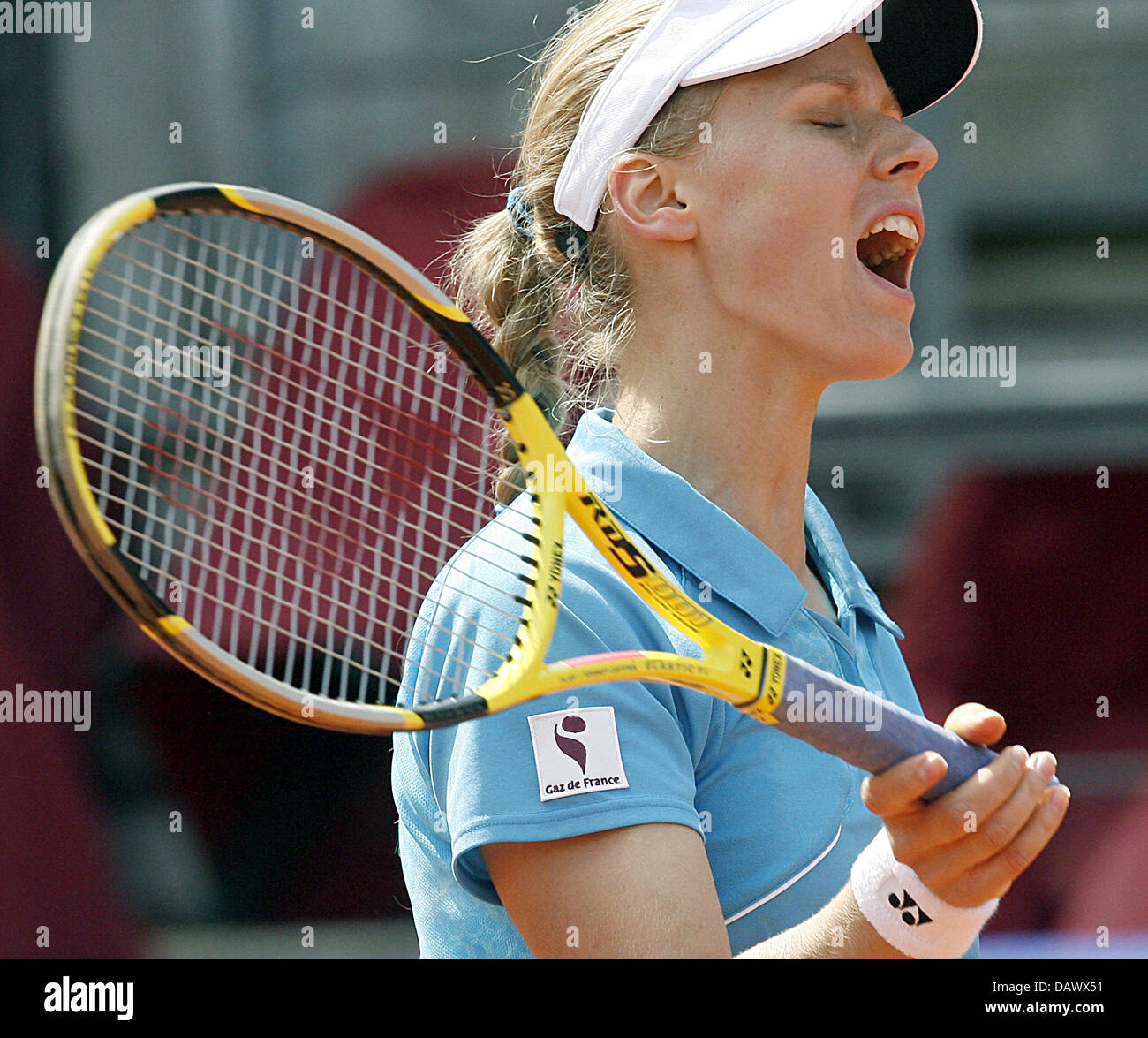 Russian tennis pro Elena Dementieva is angry with herself during her 1st round match against Italian Mara Santangelo at the Qatar Telecom German Open in Berlin, Germany, 08 May 2007. Photo: Wolfgang Kumm Stock Photo