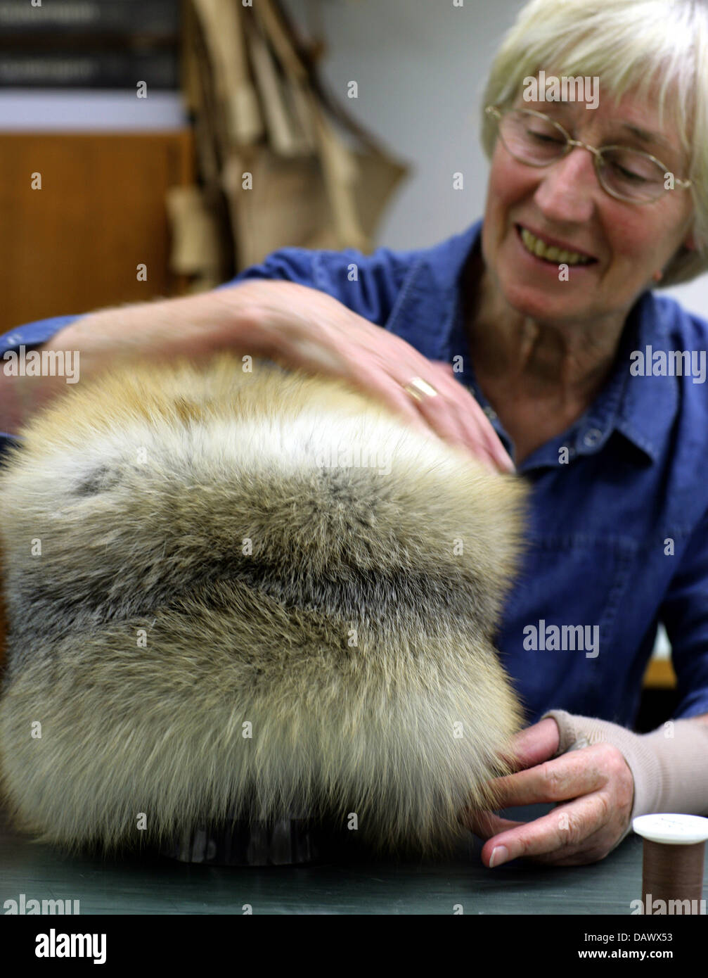 A female employee works on a fox fur hat at the workshop of 'Slupinski Pelzmoden', a fur fashion producer on posh shopping street 'Koenigsallee' in Duesseldorf, Germany, 12 January 2007. Slupinski brothers design and produce single pieces for exclusive global customers. Besides their Duesseldorf shop they operate a branch in Swiss winter sports resort Saint Moritz. Photo: Rolf Venn Stock Photo