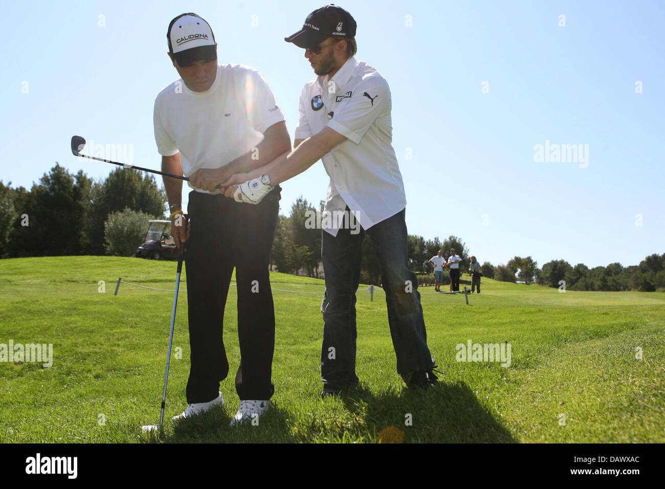 German Formula One pilot Nick Heidfeld of BMW Sauber team (R) and Spanish golf pro Jose Manuel Lara are pictured on a golf course near Valencia, Spain, Wednesday, 09 May 2007. Heidfeld participates in the BMW Sports Challenge with golfing and sailing. The Spanish Grand Prix takes place near Barcelona from 12 to 13 May. Photo: Jens Buettner Stock Photo