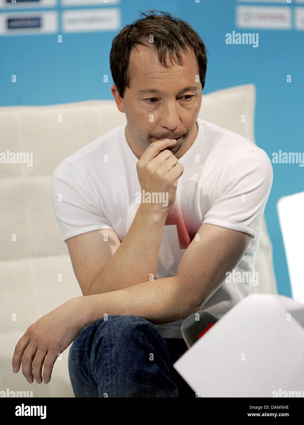 Swiss singer DJ Bobo looks down contemplatively during an interview in Helsinki, Finland, 11 May 2007. DJ Bobo droped out of yesterday's Eurovision Song Contest semi-finals. The finals will take place on Saturday, 12 May. Photo: Joerg Carstensen Stock Photo